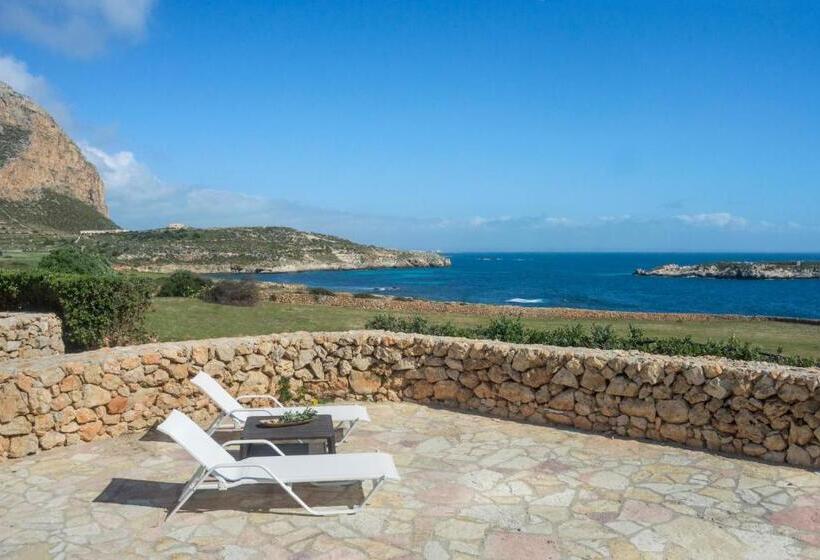 اتاق لوکس با چشم‌انداز دریا, Villa Pirreca