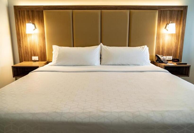 キングサイズベッドのスタンダードルーム, Holiday Inn Express & Suites   Ensenada Centro, An Ihg