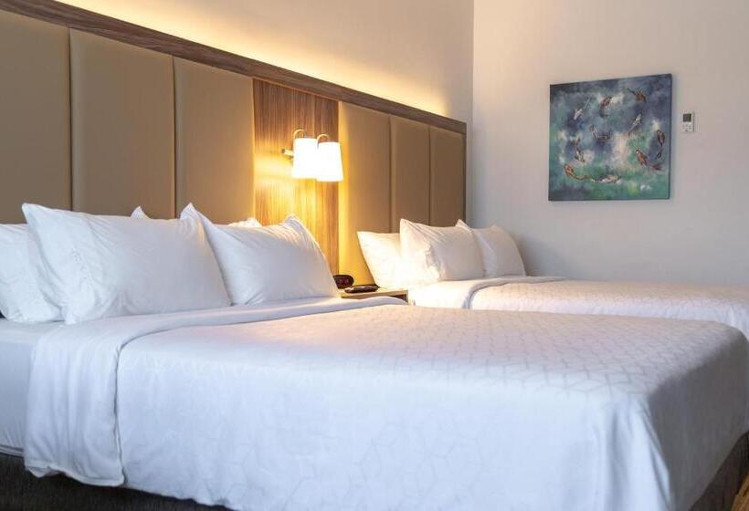キングサイズベッドのスイートルーム, Holiday Inn Express & Suites   Ensenada Centro, An Ihg