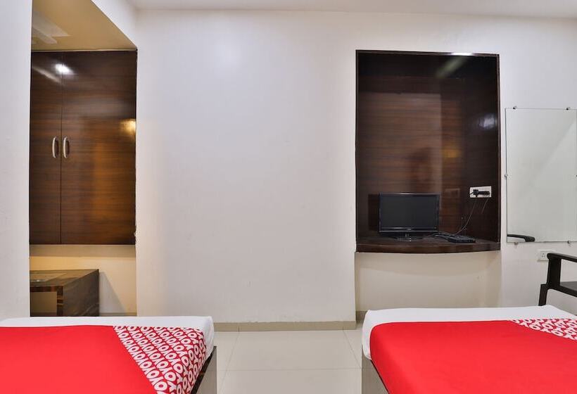 Standard Room, Treebo Trend Dan