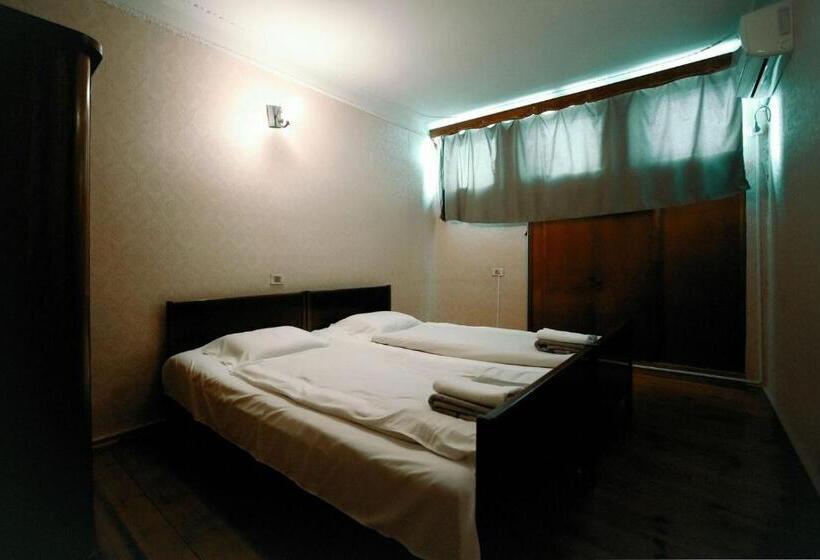 اتاق استاندارد با سرویس بهداشتی مشترک, Guest House Old Kutaisi