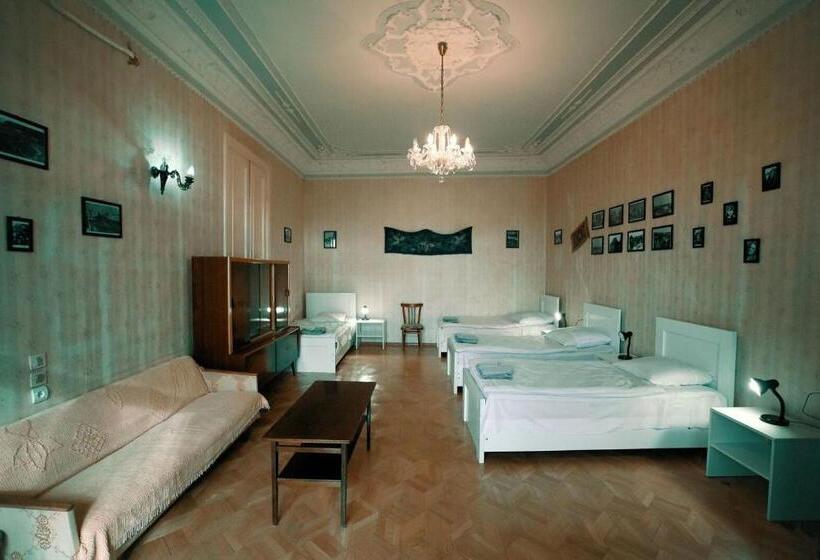 اتاق چهار تخته با دستشویی مشترک, Guest House Old Kutaisi