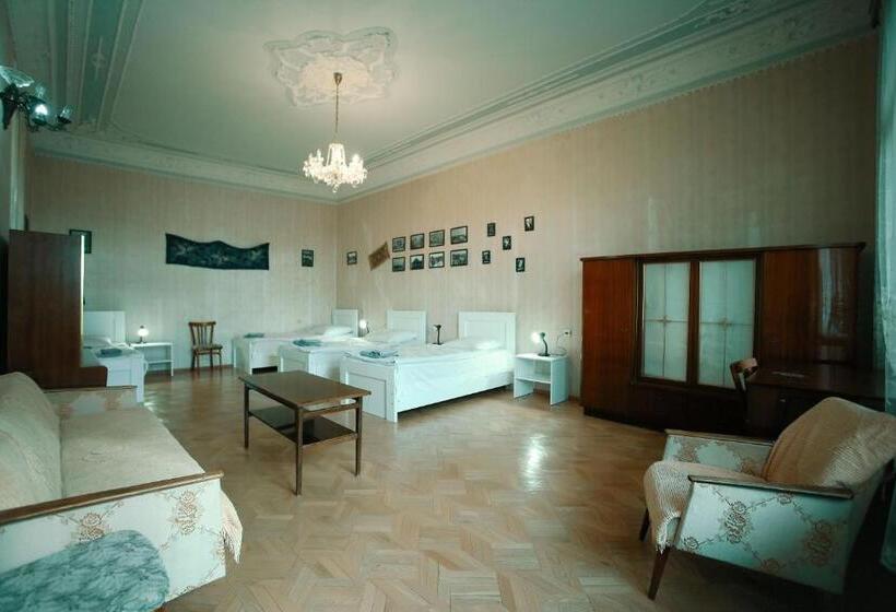 اتاق چهار تخته با دستشویی مشترک, Guest House Old Kutaisi