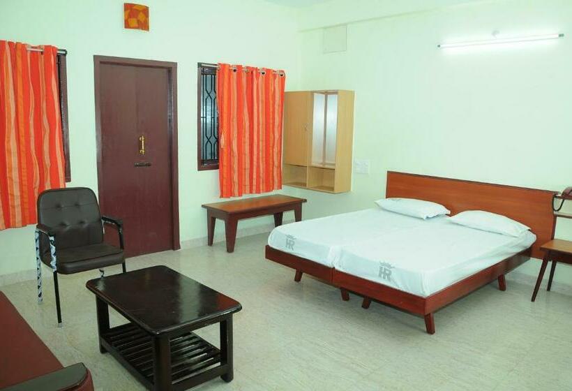 سوئیت با بالکن, Radhakrishna By Oyo Rooms
