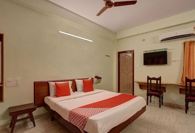 اتاق لوکس, Radhakrishna By Oyo Rooms