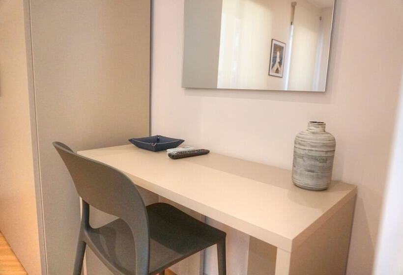 اتاق لوکس, Little Rock Guest House