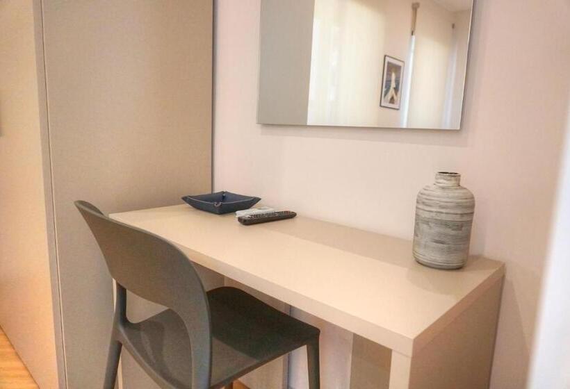 اتاق لوکس, Little Rock Guest House