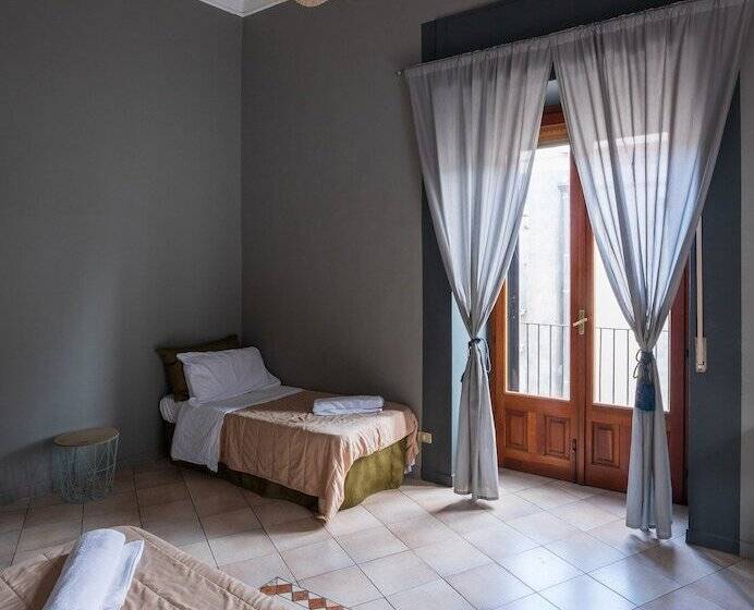 اتاق استاندارد سه نفره, Terrazza Santa Chiara