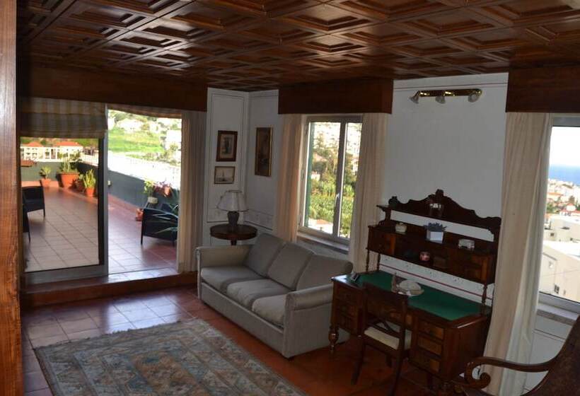 1 Bedroom Penthouse Apartment, Casal São João Cottages