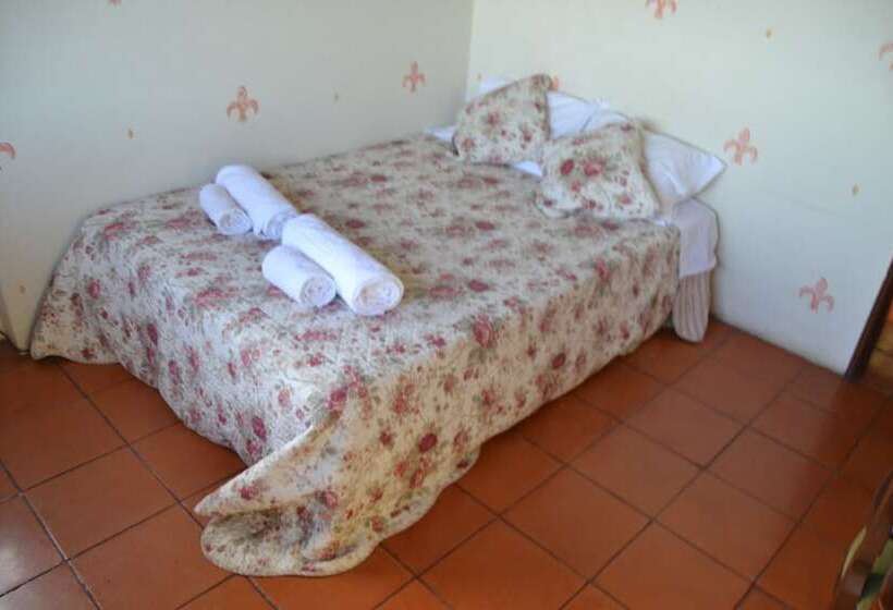 1 Bedroom Penthouse Apartment, Casal São João Cottages