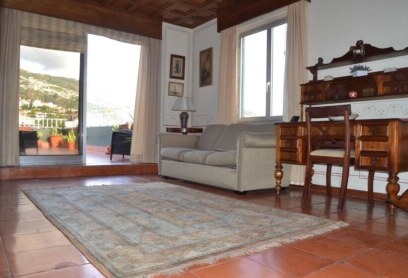 1 Bedroom Penthouse Apartment, Casal São João Cottages