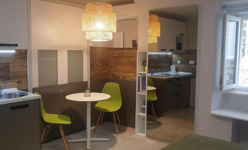 스탠다드 스튜디오, Apartments Giron