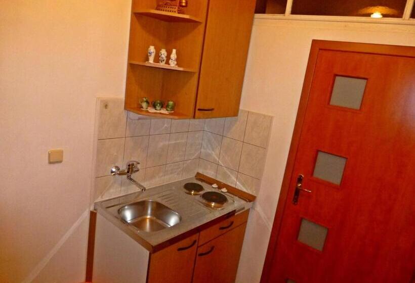 스탠다드 스튜디오 킹침대, Apartments Giron