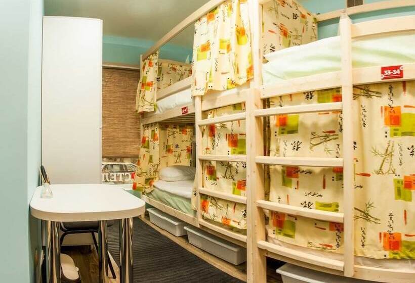 تختخواب در اتاق مشترک, «very Center» Hostel
