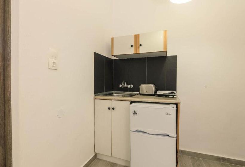 غرفة قياسية ثلاثية مزودة بشرفة, Denise Studios And Apartments