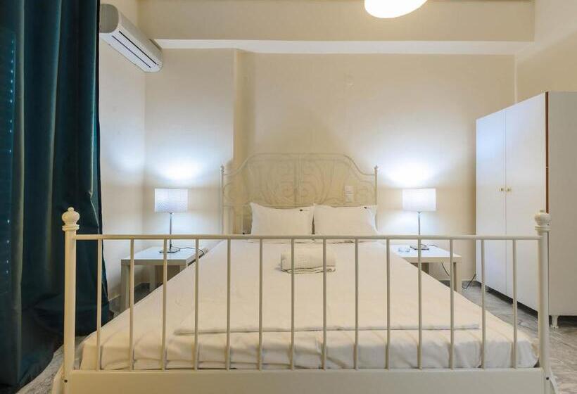 إستديو قياسى مزود بشرفة, Denise Studios And Apartments