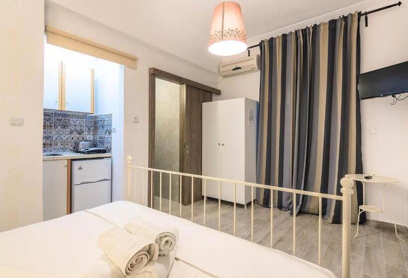 إستديو قياسى مزود بشرفة, Denise Studios And Apartments