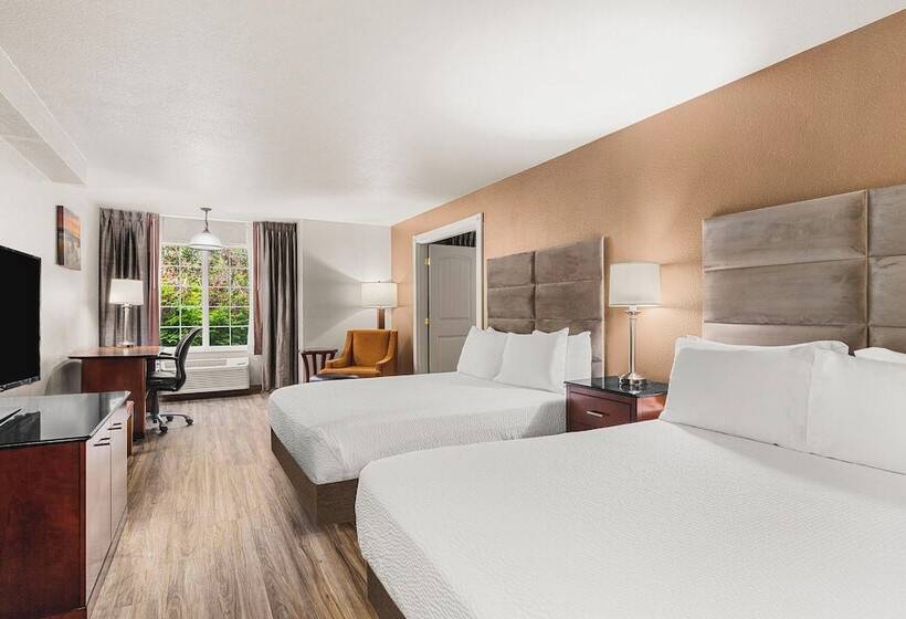 Family Suite, The Ashley Inn & Suites