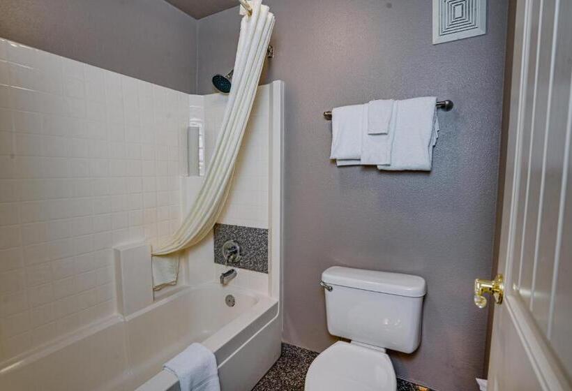 Family Suite, The Ashley Inn & Suites