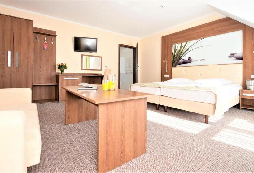 اتاق لوکس, Puchacz  Spa