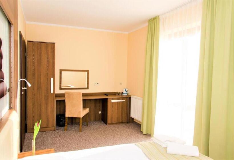 استودیوی لوکس, Puchacz  Spa