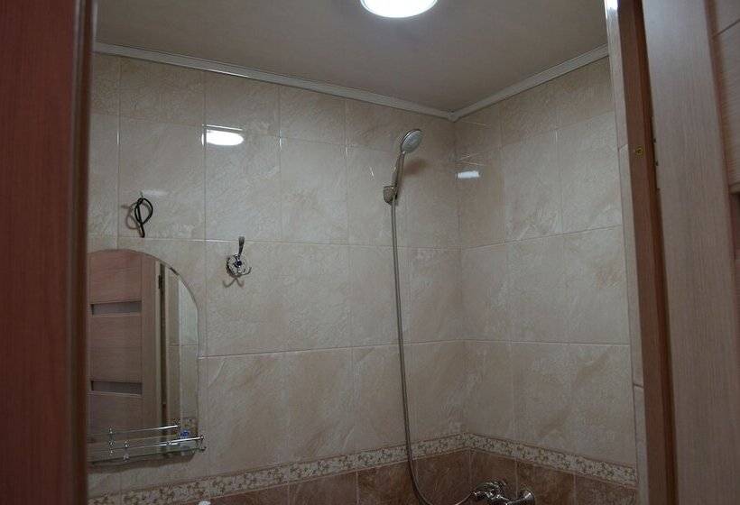 基本间, Mini Hotel Uyut On Prospekt Putina 8