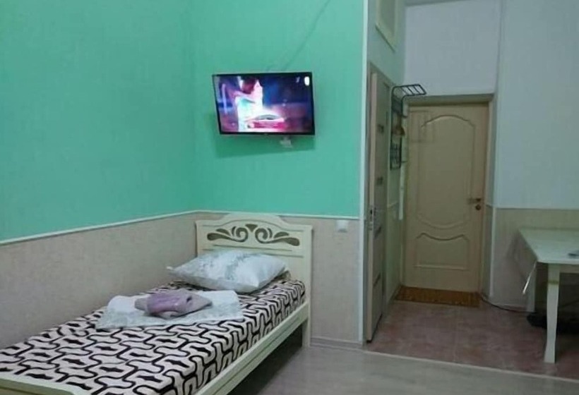 基本三人间, Mini Hotel Uyut On Prospekt Putina 8