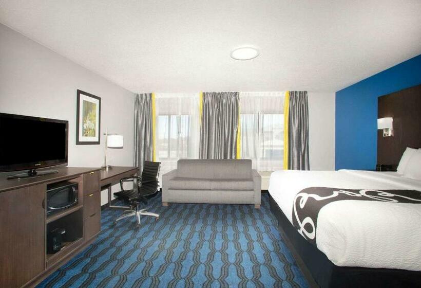 اتاق اجرایی با تخت بزرگ, La Quinta Inn By Wyndham St. Louis Hazelwood  Airport North