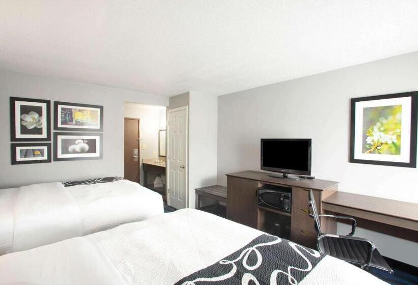 Номер Deluxe, La Quinta Inn By Wyndham St. Louis Hazelwood  Airport North