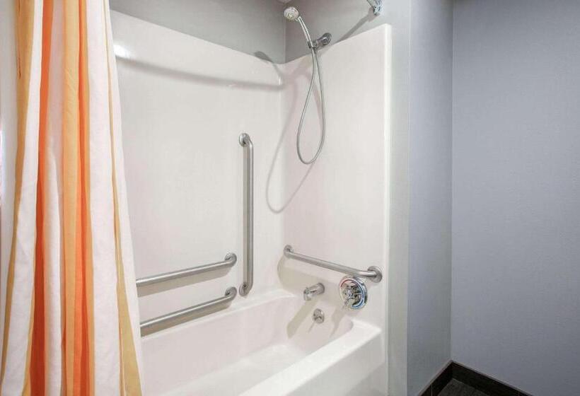 Номер Стандарт Кровать Кинг Адаптированный для Инвалидов, La Quinta Inn By Wyndham St. Louis Hazelwood  Airport North