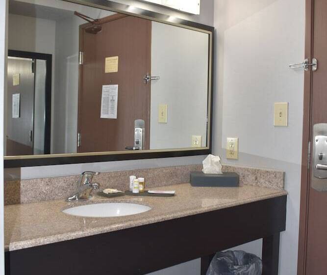 Номер Deluxe Адаптированный для Инвалидов, La Quinta Inn By Wyndham St. Louis Hazelwood  Airport North