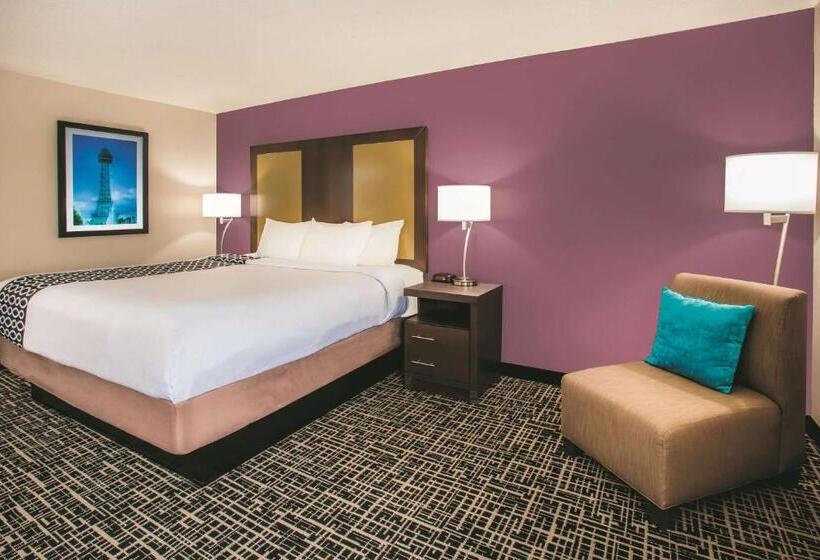 Номер Стандарт Кровать Кинг Адаптированный для Инвалидов, La Quinta By Wyndham Cincinnati Ne   Mason