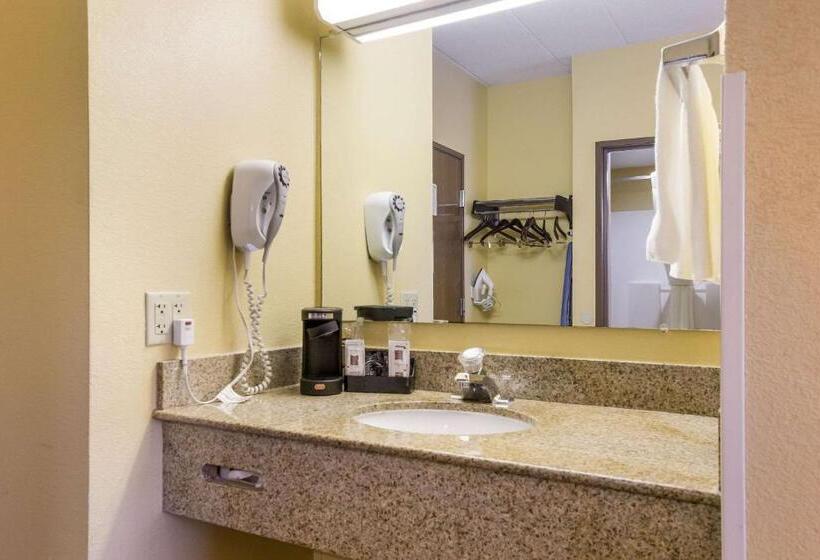 Люкс Deluxe Кровать Кинг, Quality Inn & Suites Cvg Airport
