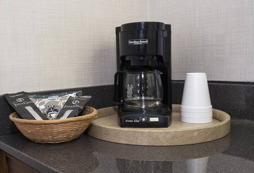 Номер Deluxe, Red Roof Inn Uhrichsville