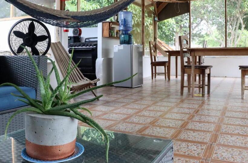 ویلای استاندارد با چشم‌انداز باغ, Horse Cottage