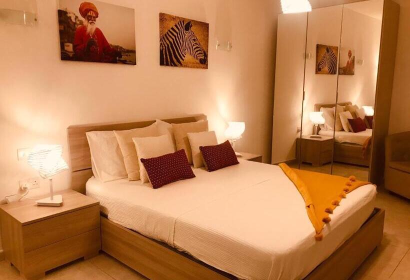 اتاق لوکس با بالکن, La 88 Boutique