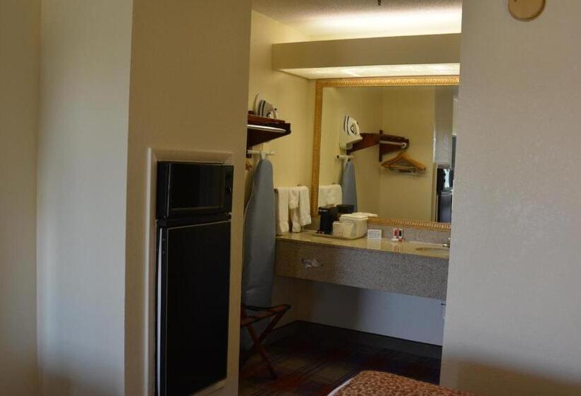 Стандартный Номер Кровать Кинг, Travelodge By Wyndham Montgomery East