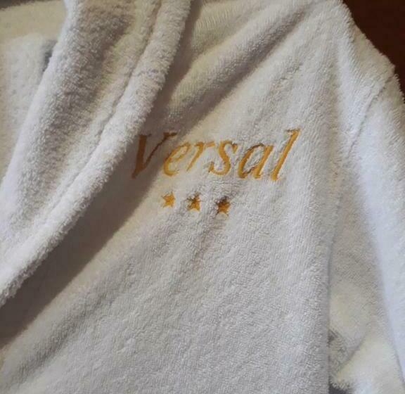 سوئیت با وان آب گرم, Versal