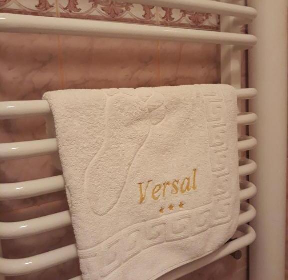 패밀리 룸, Versal