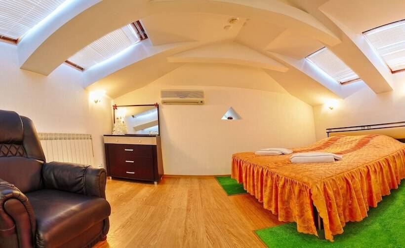 Студия Deluxe, Slavia