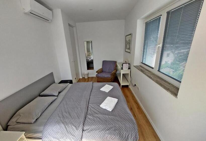 اتاق استاندارد با سرویس بهداشتی مشترک, Deluxe Tivoli Suites