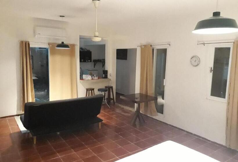 اتاق راحتی سه تخته, Bea Rooms And Studios