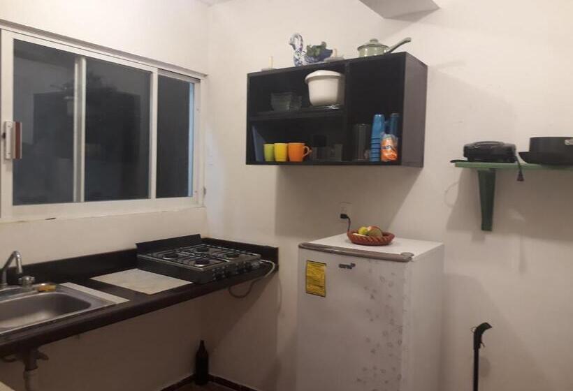 اتاق راحتی سه تخته, Bea Rooms And Studios
