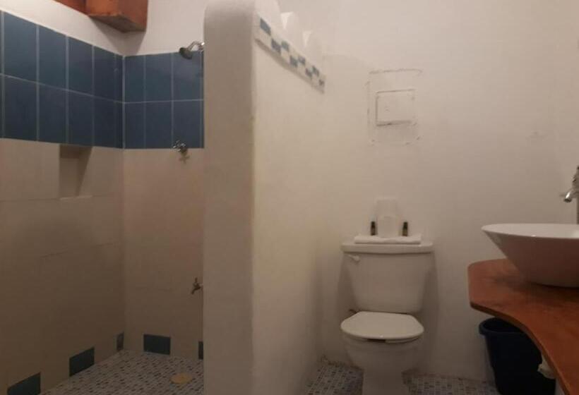 اتاق راحتی سه تخته, Bea Rooms And Studios