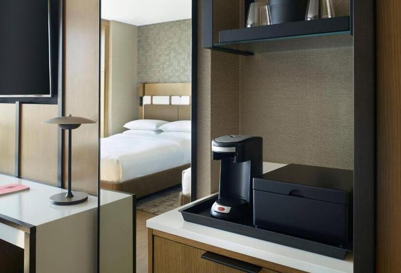 适合残疾人士使用的带超级大床的标准间, Lexington Marriott City Center