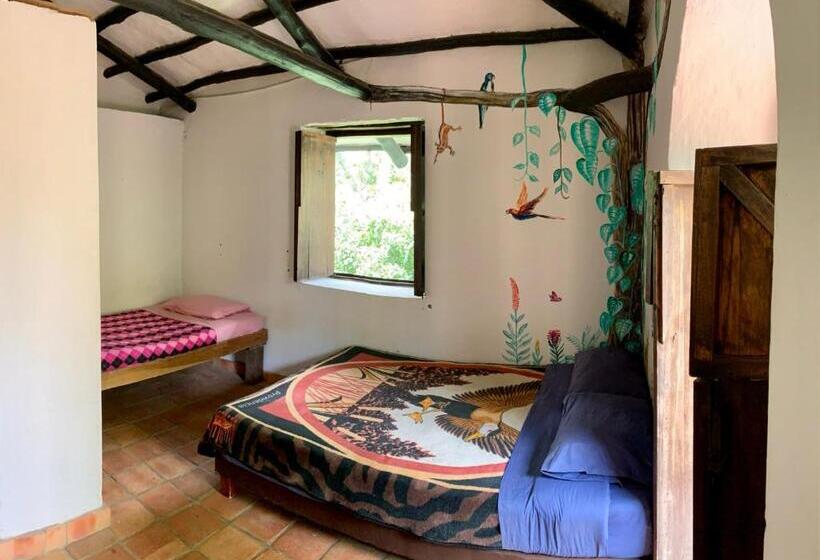 Номер Стандарт Трехместный, El Refugio Hostel Curití