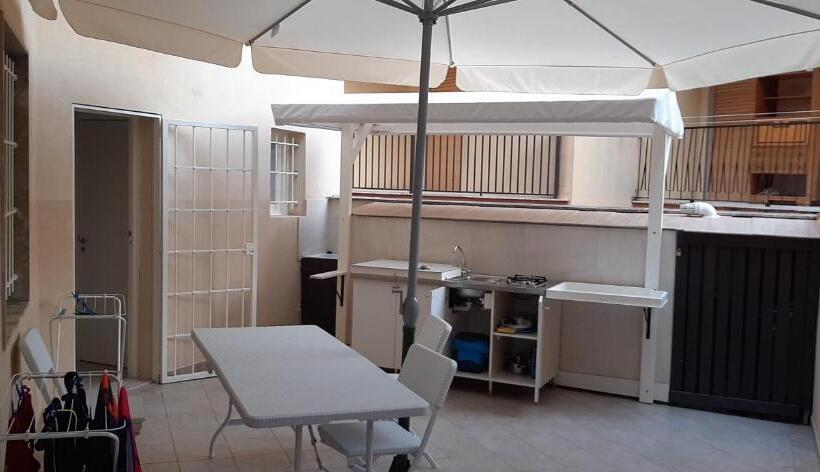 غرفة عائلية, Il Galeone