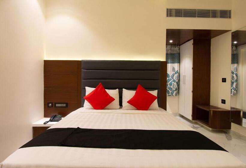 豪华三人间, Collection O Hotel Royal Benza
