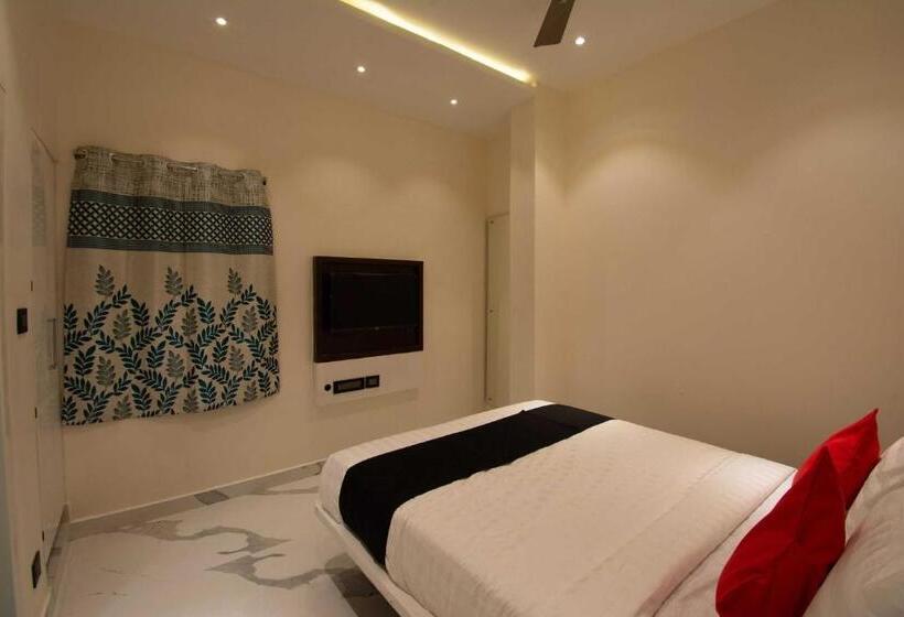 豪华三人间, Collection O Hotel Royal Benza