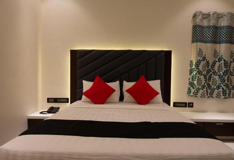 豪华三人间, Collection O Hotel Royal Benza
